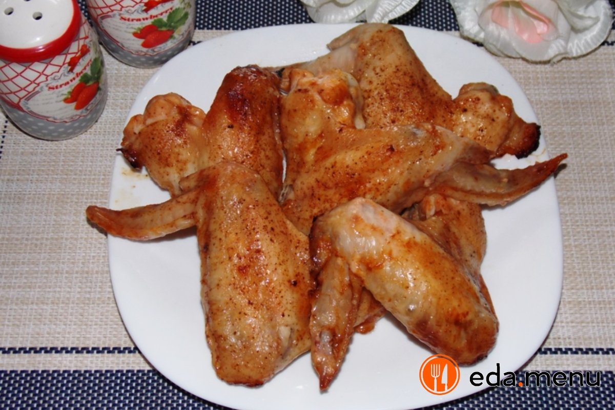 Запеченные куриные крылышки в соусе в духовке